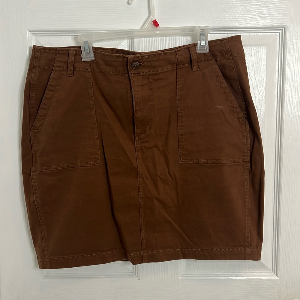 Liverpool Super soft and stretchy khaki style skirt!